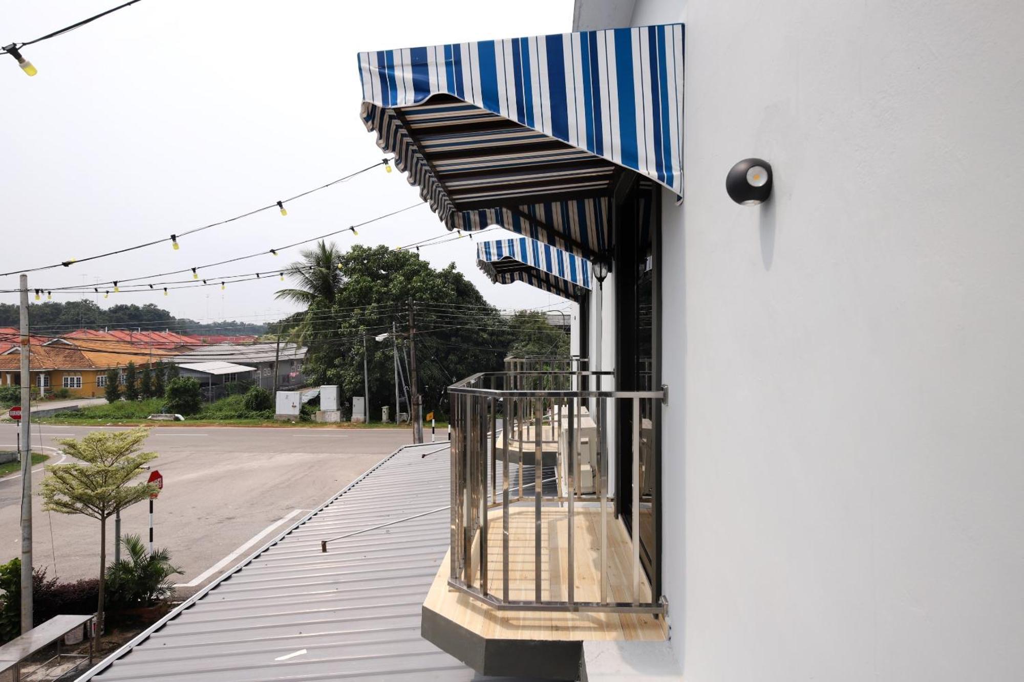 Oyo 778 Bmw 2 Hotel Muar Exterior photo