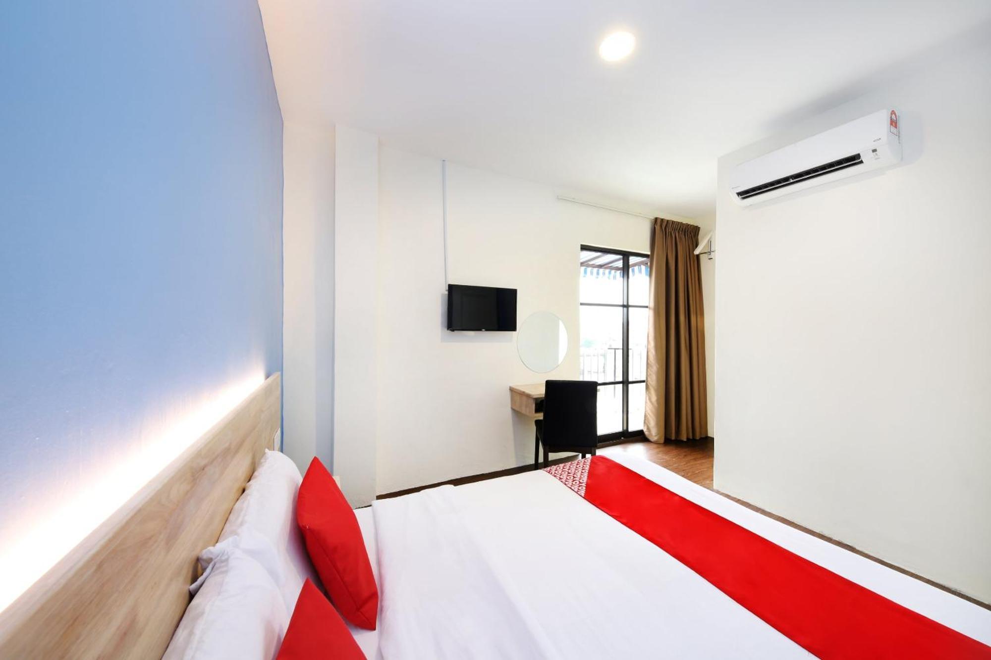 Oyo 778 Bmw 2 Hotel Muar Exterior photo