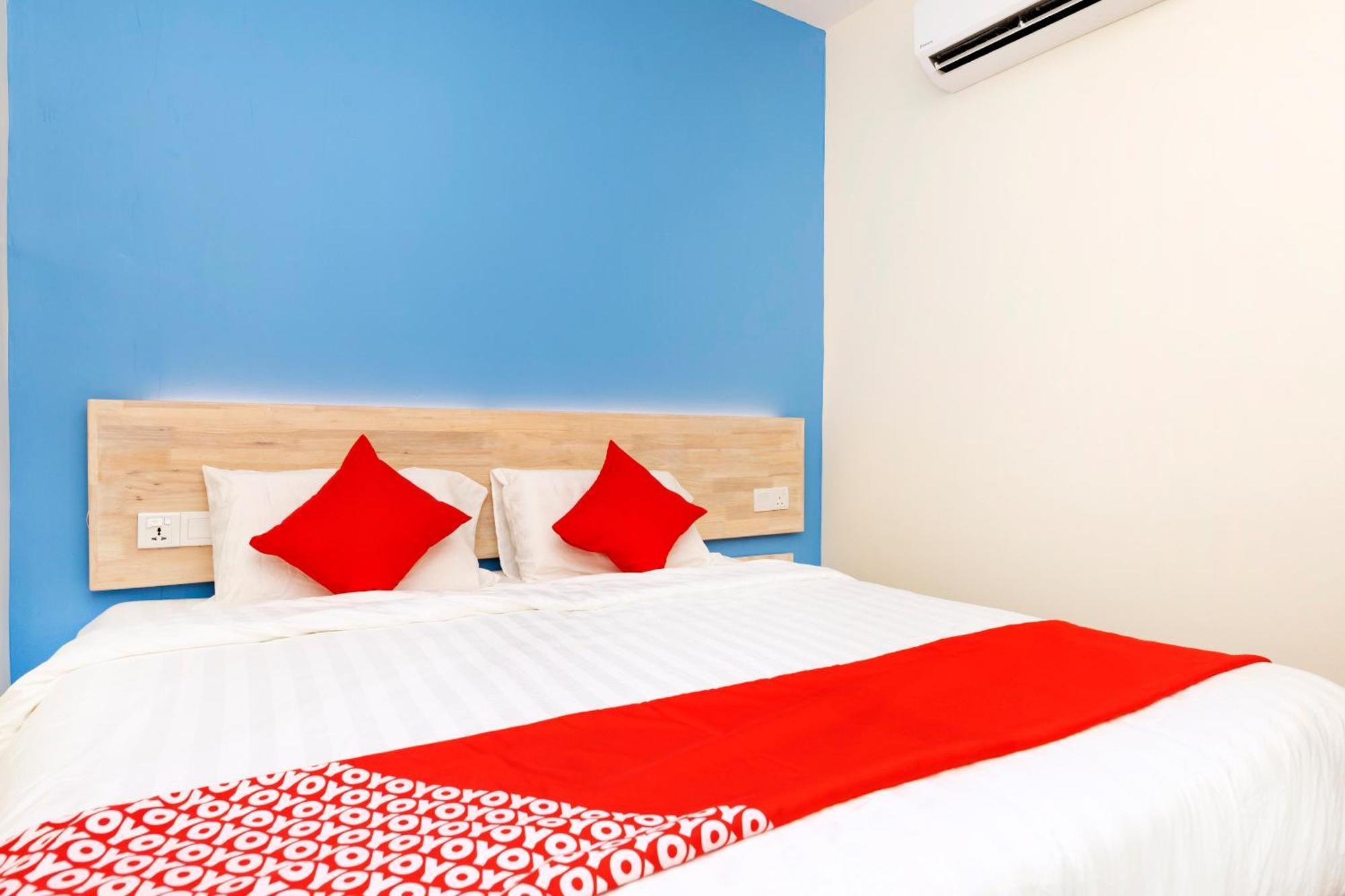Oyo 778 Bmw 2 Hotel Muar Exterior photo