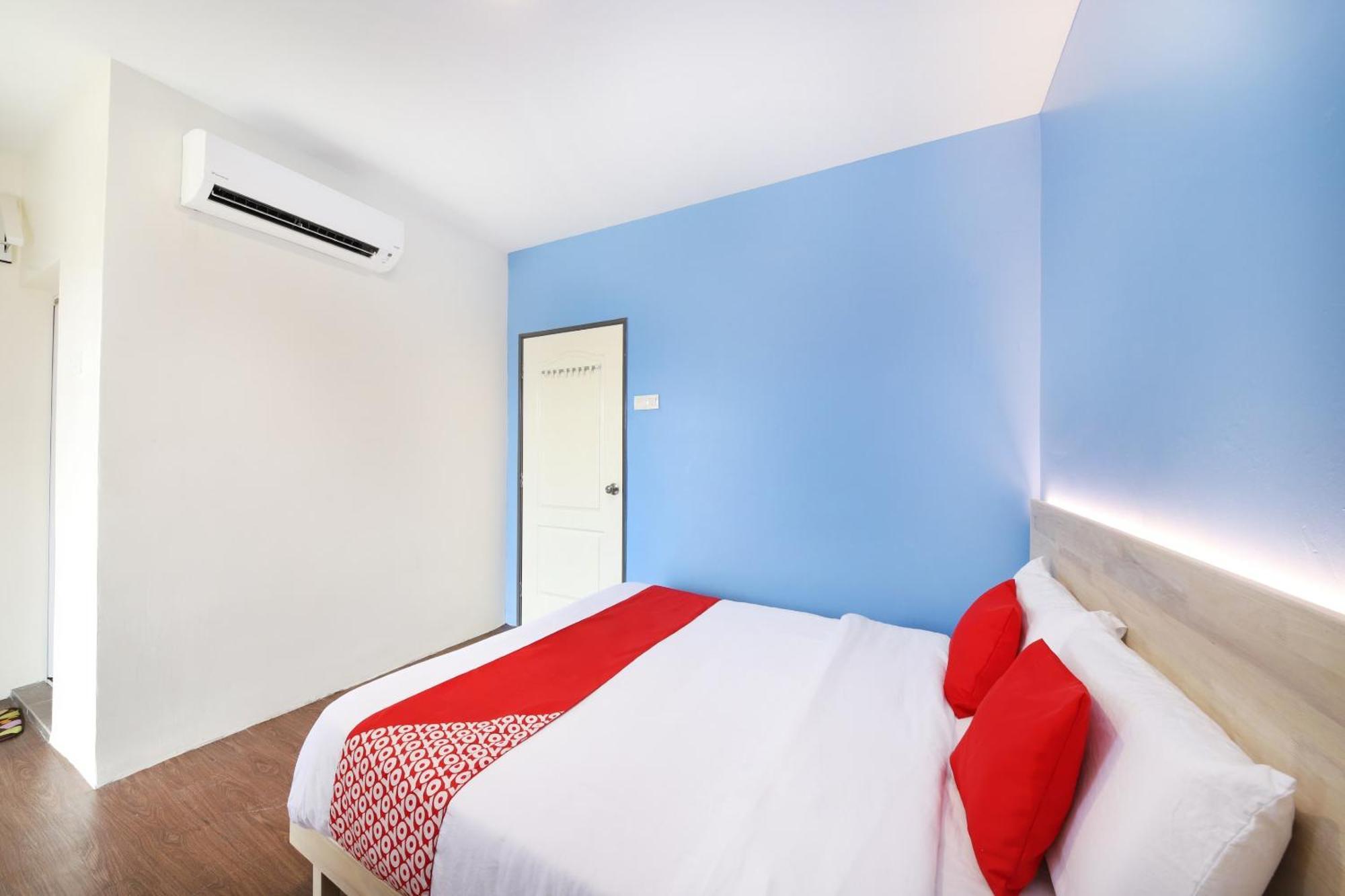 Oyo 778 Bmw 2 Hotel Muar Exterior photo
