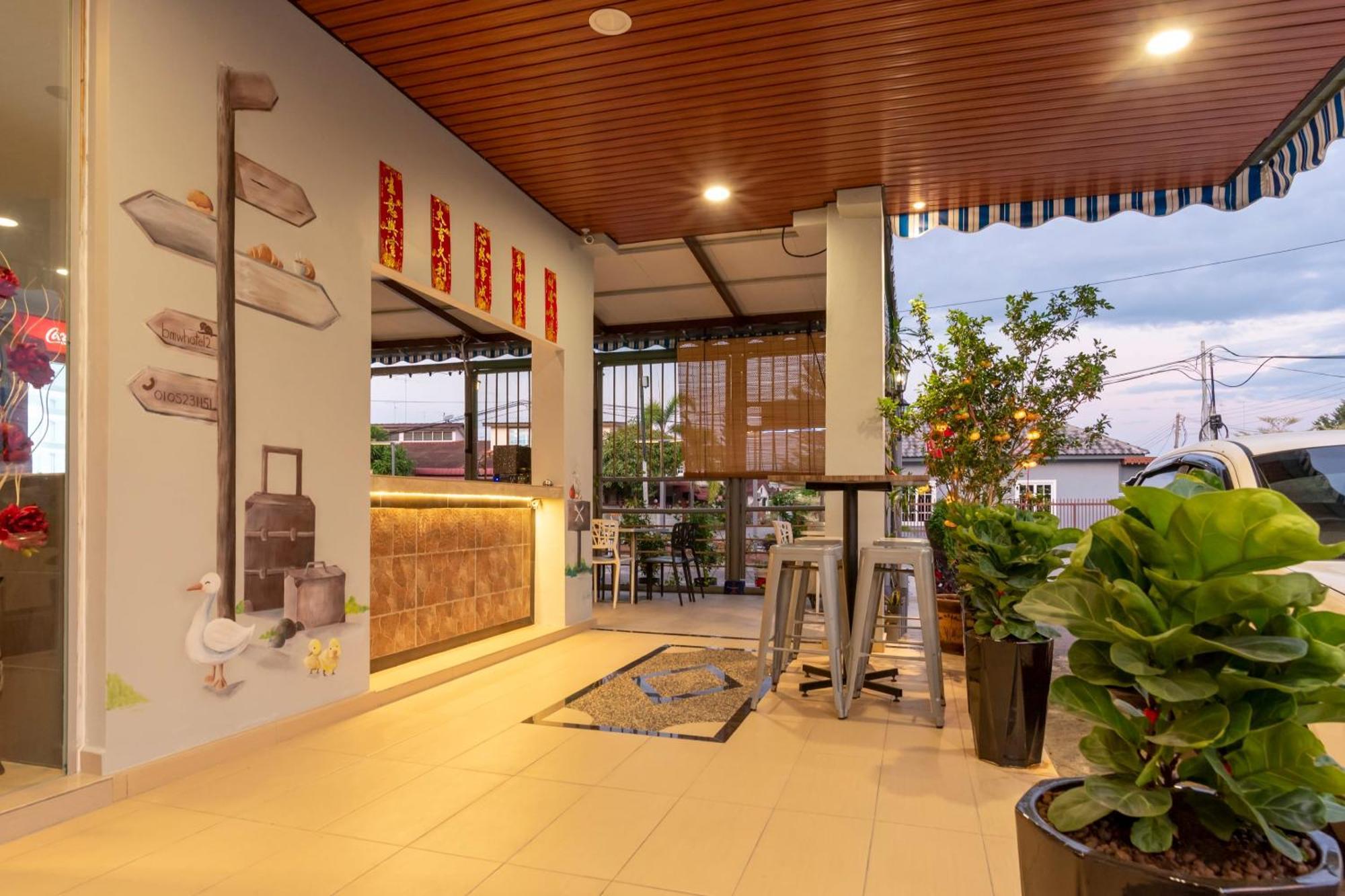 Oyo 778 Bmw 2 Hotel Muar Exterior photo